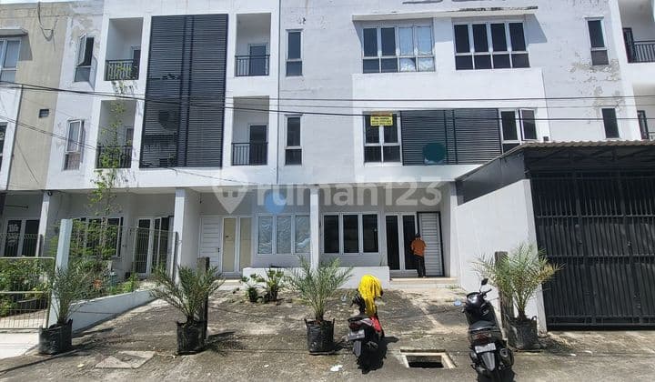 Dijual cepat Ruko 3 lantai strategis di Cengkareng, Jakarta Barat