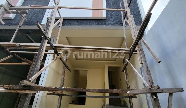 Quick Sale New 3-Story House With Rooftop In Kebun Jeruk