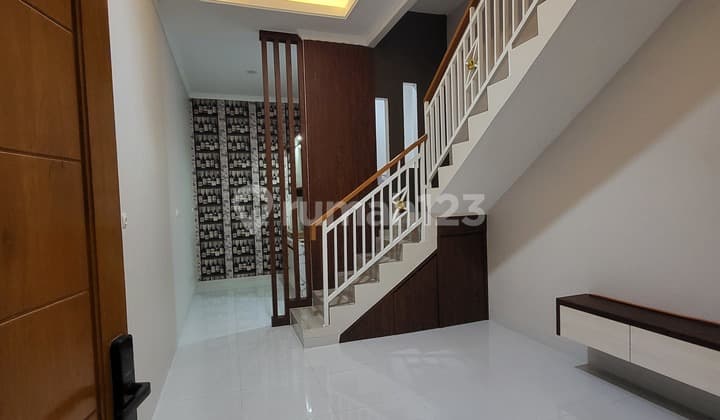 Rumah Baru Gress 2 Lantai Semi Furnished Di Poris Indah, Cipondoh