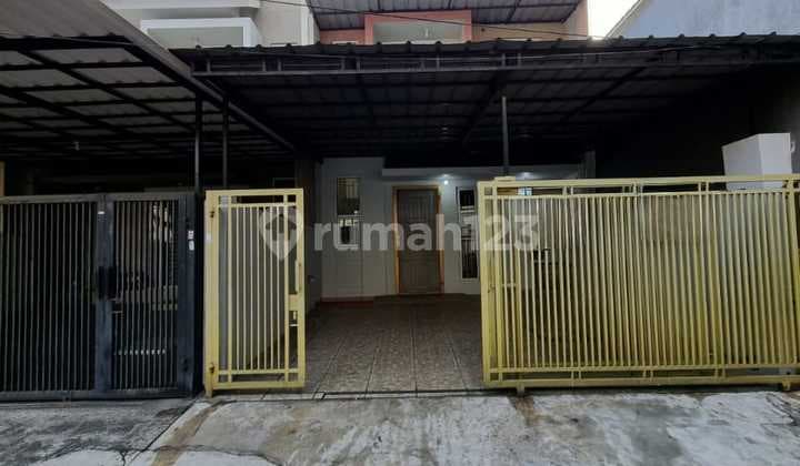Rumah 2 Lantai Strategis Cluster Beverly Hills di Duta Garden