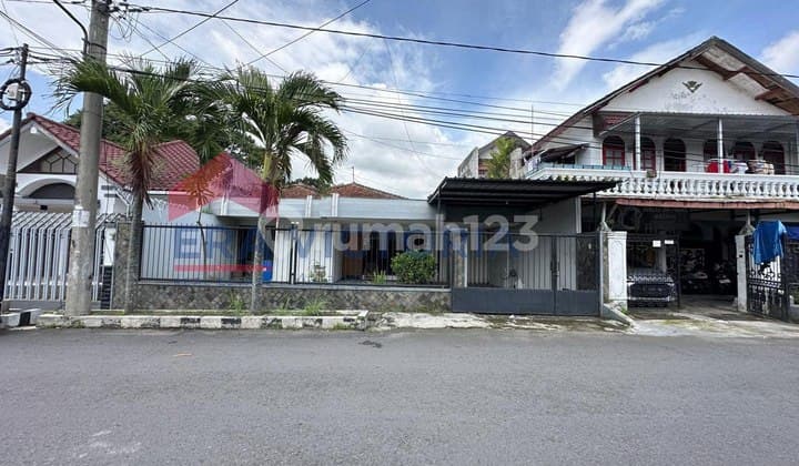 Rumah Luas 11 Kamar Di Dekat Kampus Cocok Utk Kost Atay Kantor