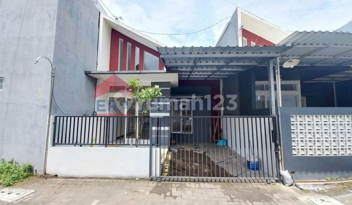 Rumah Minimalis Dalam Perumahan Dekat Bandara