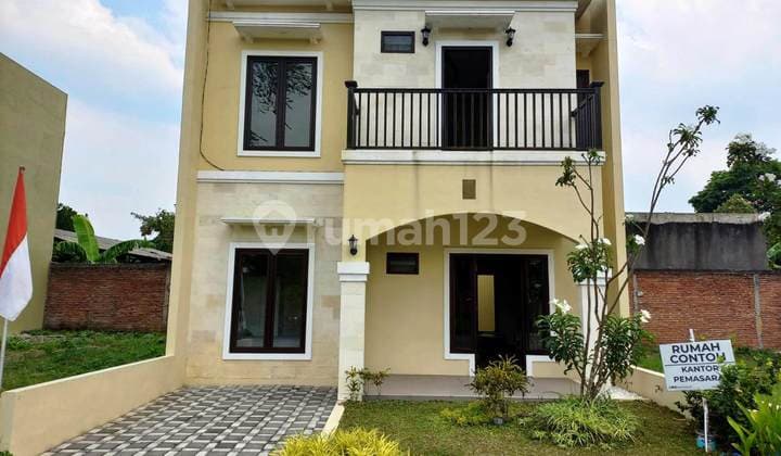 Rumah 2 lantai gaya mediterania di cluster Batubara