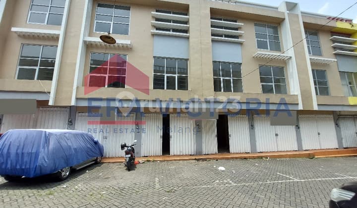Disewakan Ruko 3 lantai di area Pasar Besar square