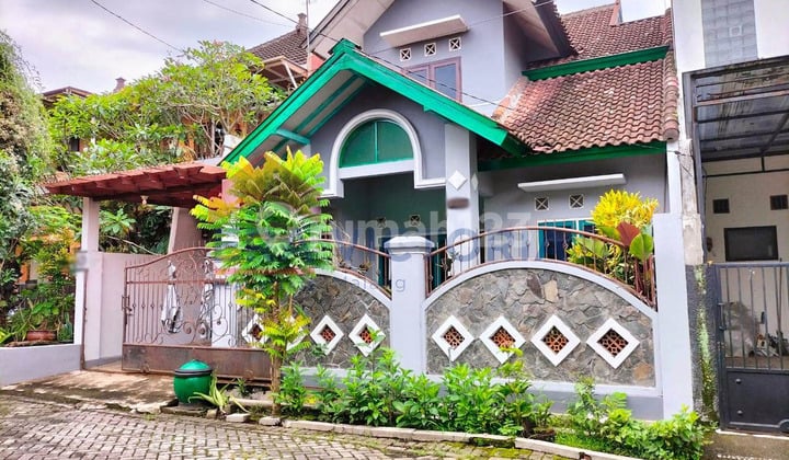 Rumah asri 2 lantai 4 kamar di Riverside