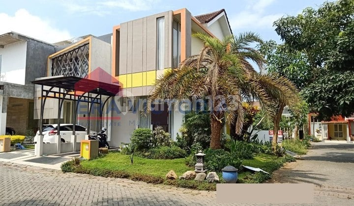 For Sale 2-Story Corner House in the Elite Permata Jingga Area