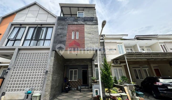 Rumah Estetik Full Furnish Ada Rooftop Dekat Smpn 26