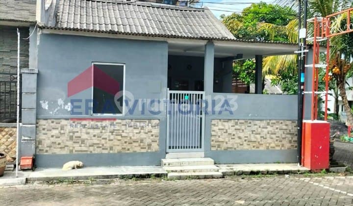 Rumah Pojok Dalam Perumahan Dekat Depo Bangunan