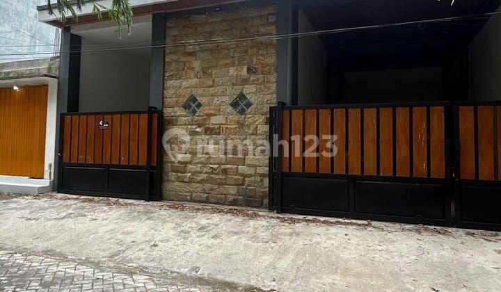 Rumah Bangunan Baru bisa untuk Kantor/Usaha di Sawojajar 1