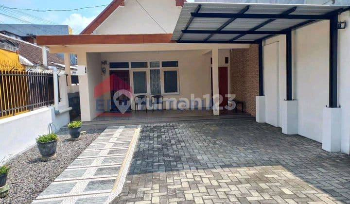 Dijual Rumah Tengah Kota Halaman & Parkir Luas Dekat Cor Jesu