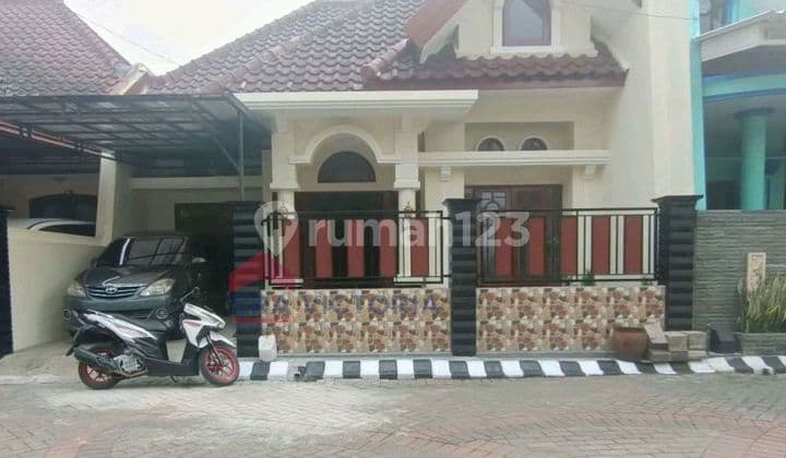 Rumah Cantik Ada Attic Room Dekat Exit Tol