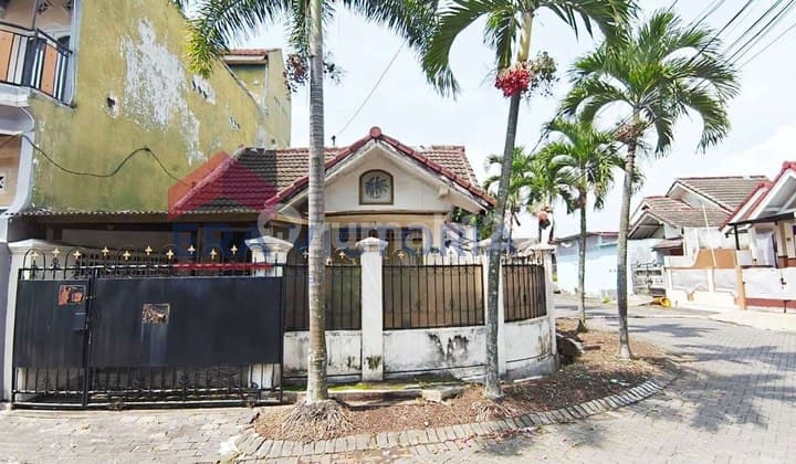 Rumah 2 Kamar Dalam Perumahan Griya Shanta