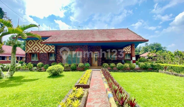 Vila Rumah Sangat Luas Di Batu Dekat Tempat Wisata