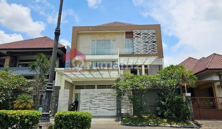 Rumah Mewah Fully Furnished 3 Lantai Siap Huni Lokasi Dieng