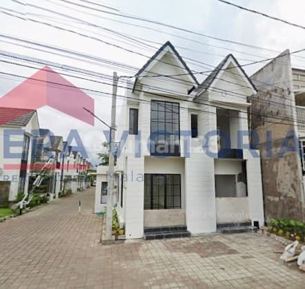 Ruko Siap Huni Ada Area Parkir Lokasi Padat Penduduk