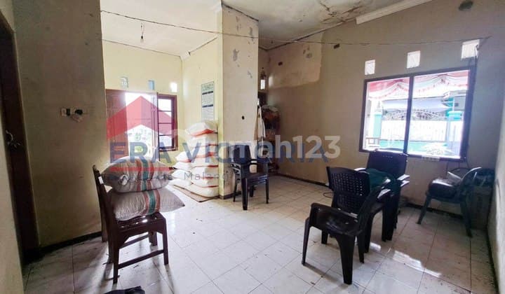 Rumah Murah Posisi Hook One Gate System Dekat Jalan Protokol