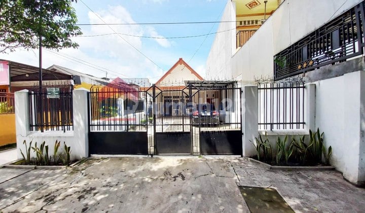 Spacious House in Strategic Location for Business or Residence in Klojen
