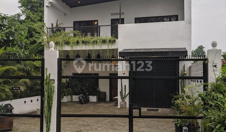 Rumah Bagus.lantai 2 bisa untuk Resto/Cafe dan Rumah Kos