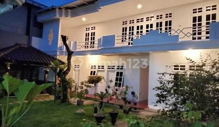 Vip Boarding House in Blitar City Plus Main House