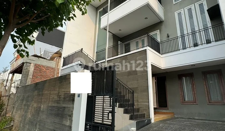 House 10x20 Semi Furnished 3 Floors Grisenda
