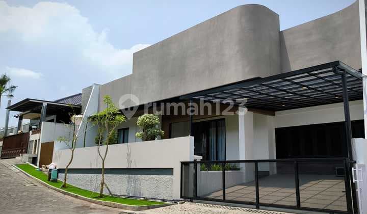 Nice Ready-to-Use Luxury House In Graha Candi Golf