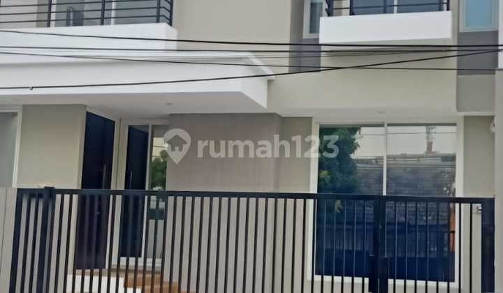 Rumah Bagus 2 Lantai Siap Pakai Di Puri Anjasmoro
