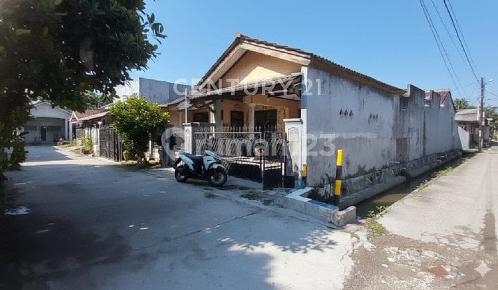Rumah Hook Strategis, Nyaman di Harapan Indah 1, Bekasi