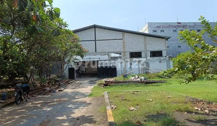 Strategic Large Warehouse in Cakung, East Jakarta - Container & Truck Access