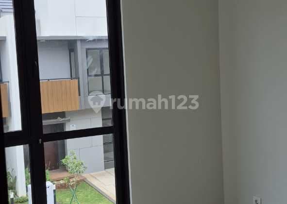 Rumah 2 Lantai di Summrecon Crown Gading - Bekasi | 3 KT, 2 KM | 45 Jt Nego