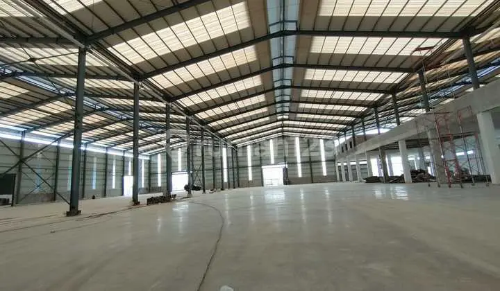 Large Warehouse with 2-Story Mezzanine Office in Industrial Area 19