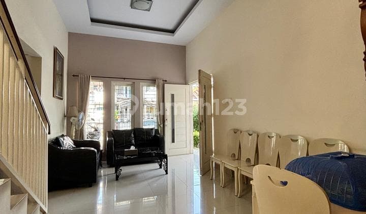 Rumah Dalam Komplek Villa Bintaro Regency