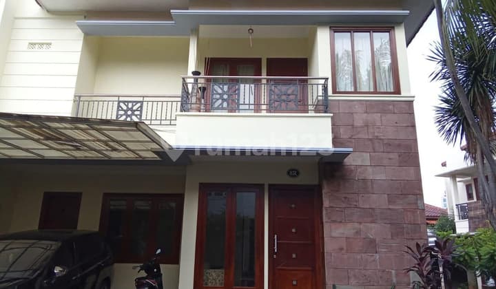 Minimalist House @ Pejaten (Furnished)