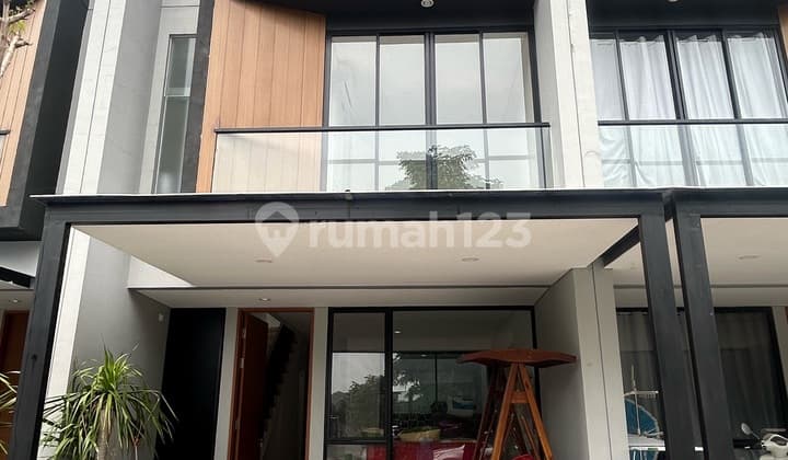 Rumah Disewakan Baru Gress Citraland Northwest Surabaya Barat Dekat Kolam Renang