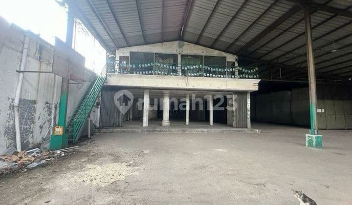 For Rent Super Large Warehouse in Jatinegara East Jakarta