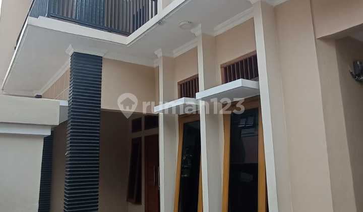 Disewakan Rumah 2Lantai Rapih di Kampung Ambon