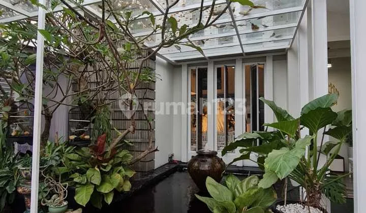 Quick Sale: Nice Lux House at the Corner in Ragunan, South Jakarta