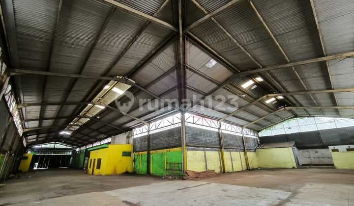 For Rent Large Cheap Warehouse in Jatinegara, East Jakarta