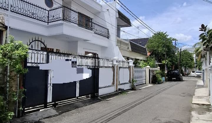 For Rent: Strategically Located House in East Tebet