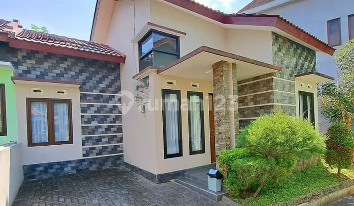Rumah villa Cantik dan bagus Siap Huni modern minimalis harga terjangkau