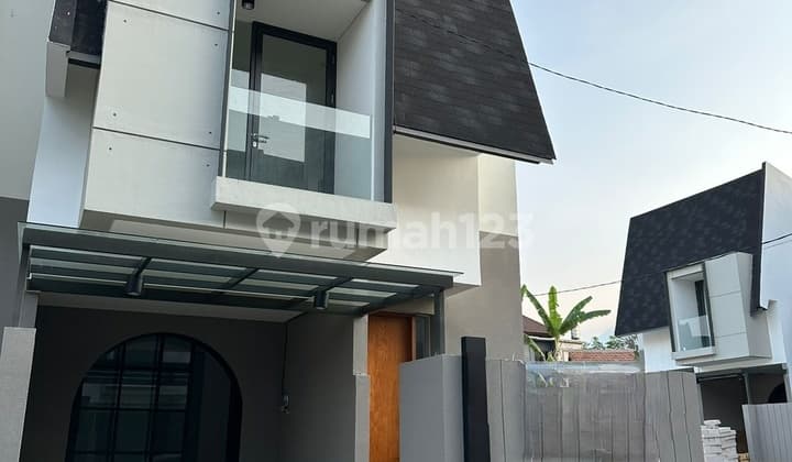 CEPAT RUMAH VILLA BARU 2 LANTAI CANTIK & BAGUS MODERN SIAP HUNI