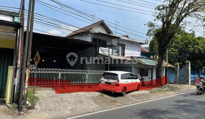 DIJUAL SECEPATNYA RUMAH LOKASI SANGAT STRATEGIS DI JALAN RAYA