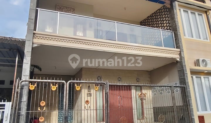 Rumah 2 ½ Lantai Bagus Siap Huni Modern Harga Sangat Terjangkau Lokasi Sangat Strategis