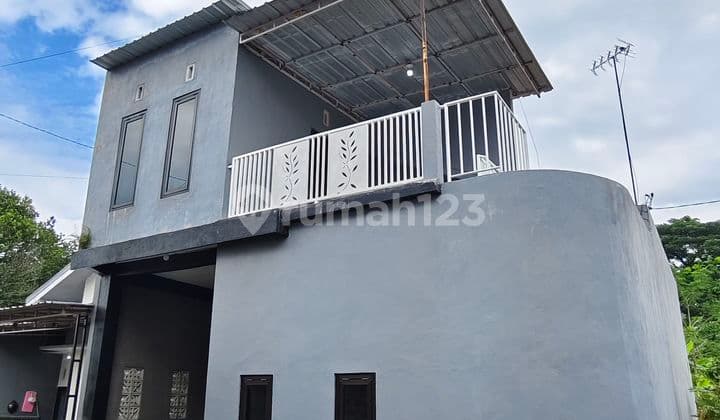 Rumah Dijual Secepatnya 2 Lantai Cantik Dan Bagus Harga Sangat Terjangkau