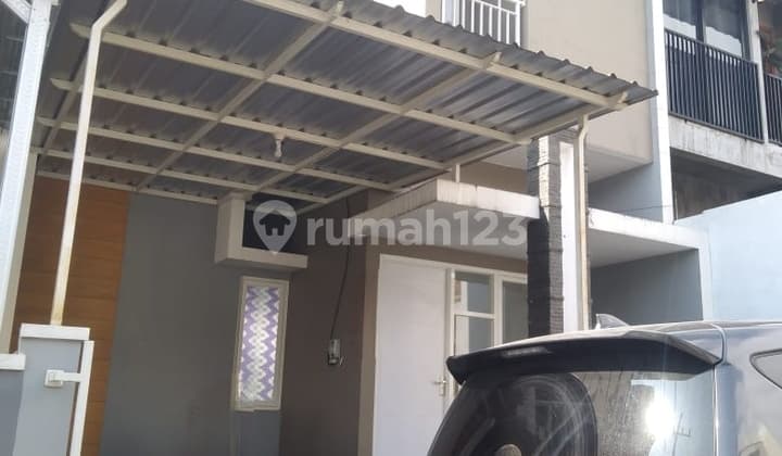 DIJUAL SECEPATNYA RUMAH DUA LANTAI PRIVATE KOLAM RENANG HARGA SANGAT TERJANGKAU