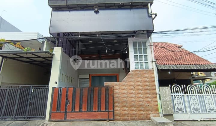 Rumah Plus Ruang Usaha 2 Lt,luas 144m,di Jl Pariaman,setiabudi,lokasi Strategis Dan Ramai