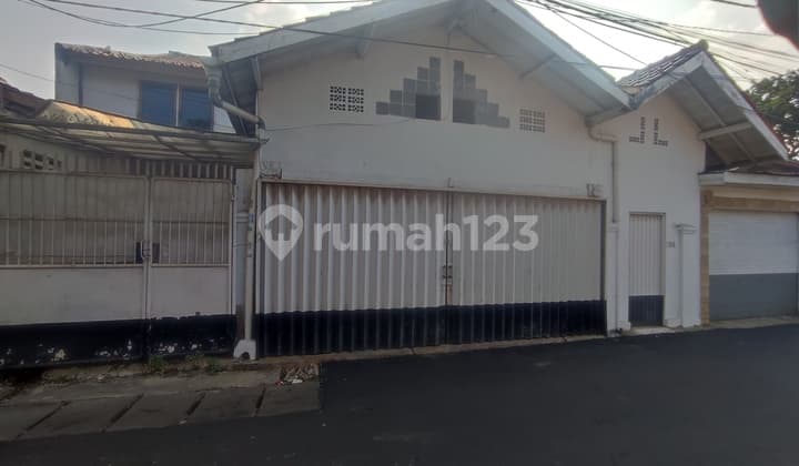 Rumah Luas 217M di Jalan Pondok Labu,Jakarta Selatan Akses Mudah & Nyaman"