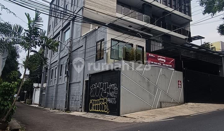 Bangunan 3 Lantai,Luas 326M di Jalan Kemang Utara Lokasi Strategis, Cocok untuk Perkantoran, Cash Only