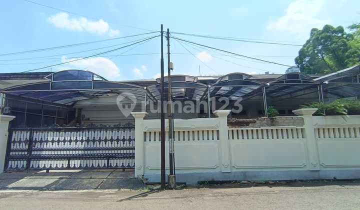 Rumah Mewah di Hoek 2Lt Luas 796M, Jalan Taman Brawijaya, Cipete, Cash Only, Strategis
