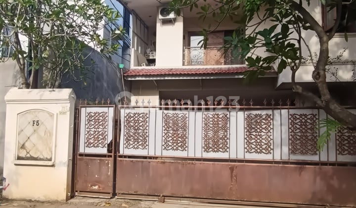 Large House + Swimming Pool in Flamboyan Complex Duren Tiga - Area 1150m, Cash Only