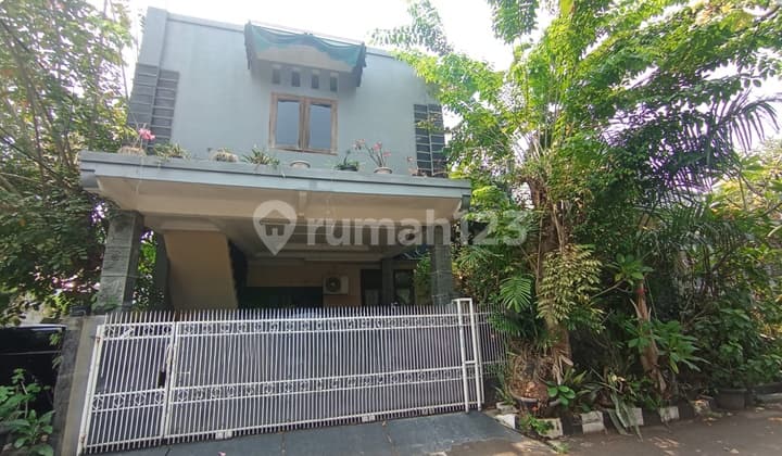 Rumah Mungil Siap Huni 2Lt Luas 180M di Hoek Dalam Perumahan Bumi Pesanggrahan, Cash Only, Dekat Tol Ciledug